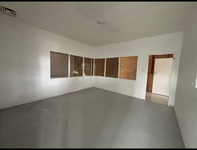 300M² WAREHOUSE TO LET IN MAITLAND